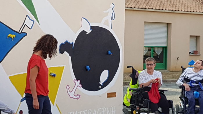 inauguration de la fresque faite par plusieurs résidents et salairiés